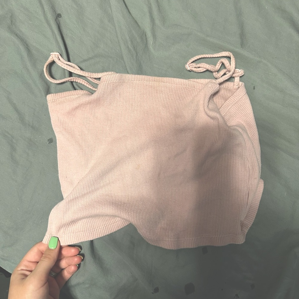 has a weird neck line